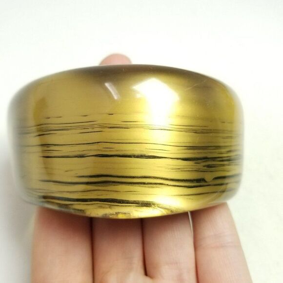 Vintage Unique Gold Tone Wavy Design Black Stripes Plastic Wide Bangle Bracelet - Picture 1 of 6